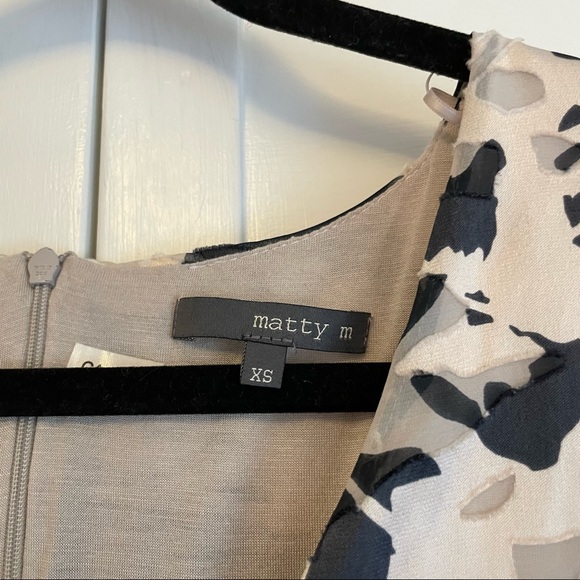 Stunning Dress - Picture 3 of 5